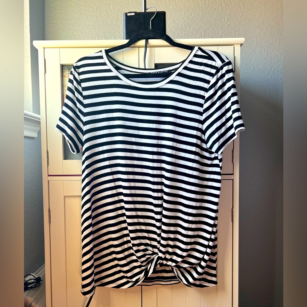 Striped soft tee with incorporated knot